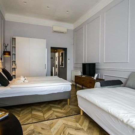 Wilson'S Oktogon Square Suite Apartment Будапеща Екстериор снимка