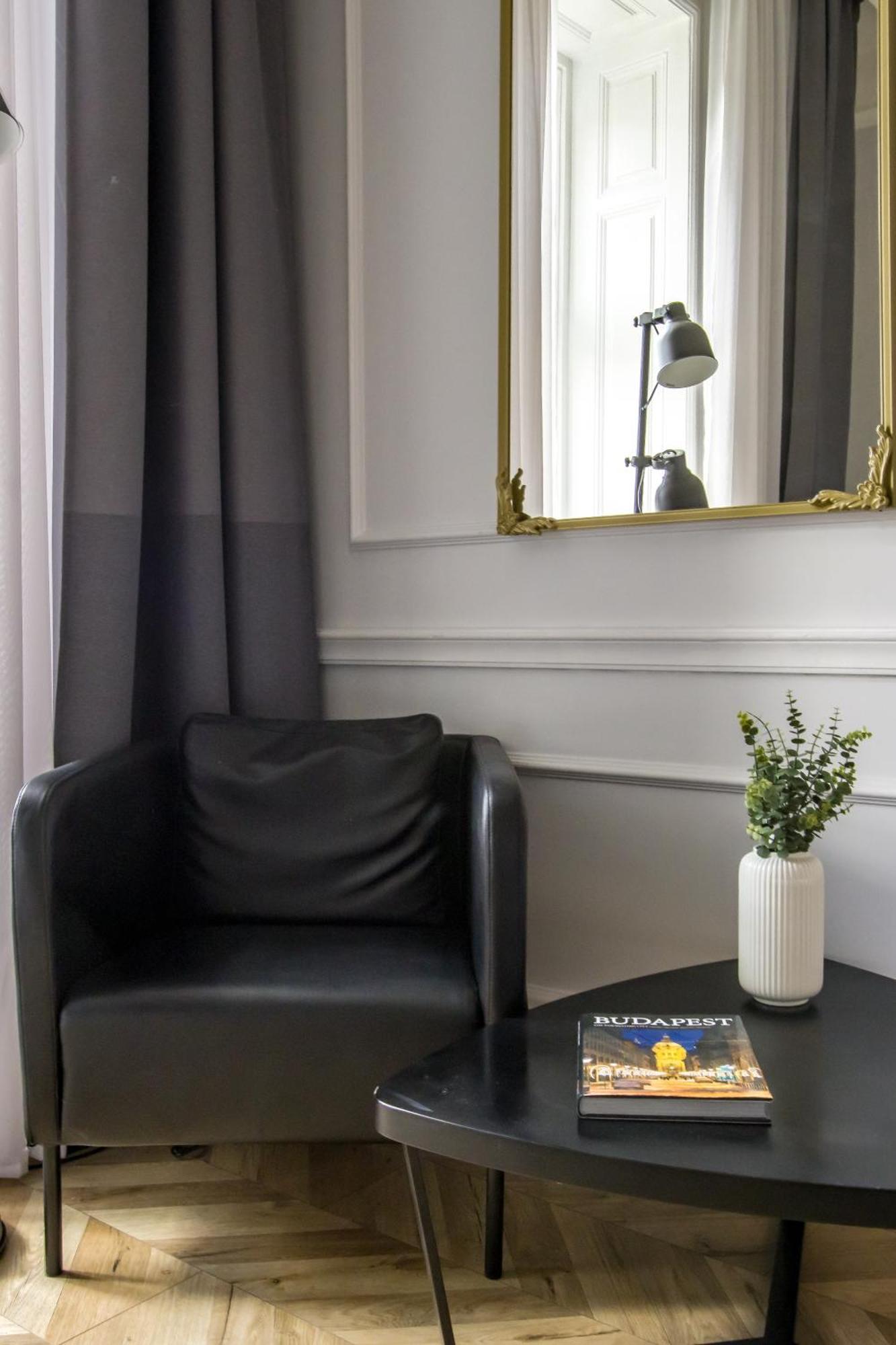 Wilson'S Oktogon Square Suite Apartment Будапеща Екстериор снимка