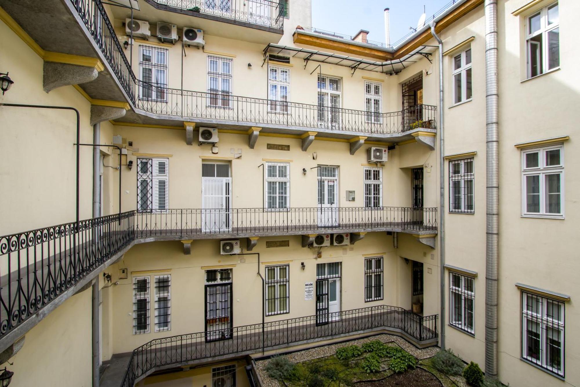 Wilson'S Oktogon Square Suite Apartment Будапеща Екстериор снимка