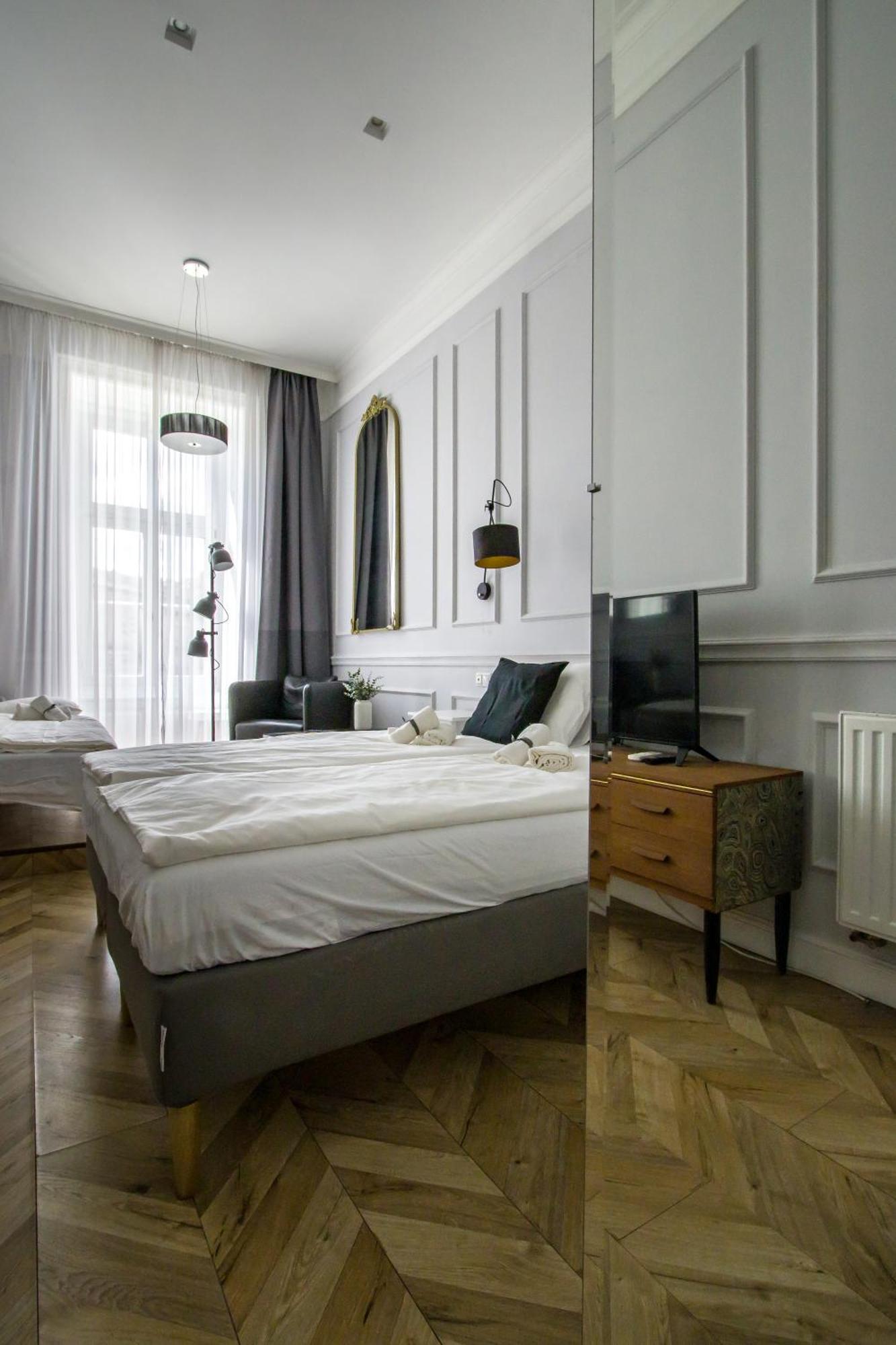 Wilson'S Oktogon Square Suite Apartment Будапеща Екстериор снимка